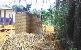 Toilette in Musaia im Bau